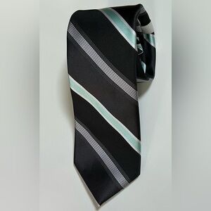 Perry Ellis Portfolio Korrine Stripe Neck Tie: NWT Retail: $55.00